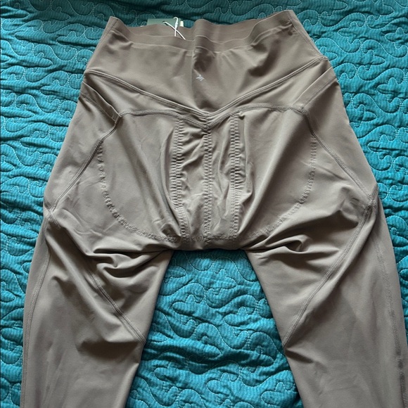 HALARA UltraSculpt™ Taupe Leggings - Picture 3 of 3